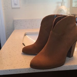 Vince Camuto ankle Booties